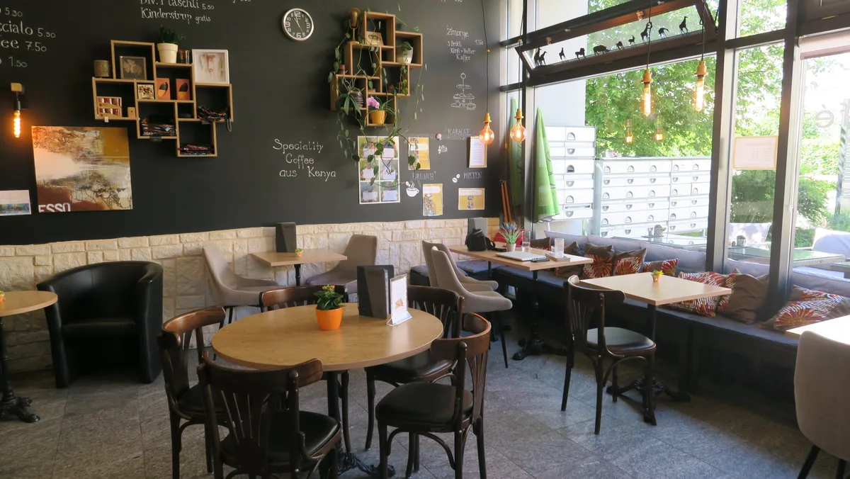 Ein Bild, das das Team des SoSo-Cafés zeigt.